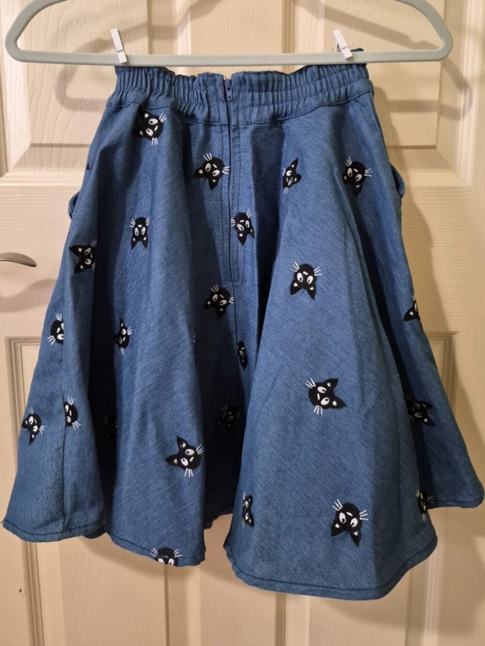 Unique Vintage Blue Denim Cat Embroidered A-Line Skirt Size 4 Knee Length